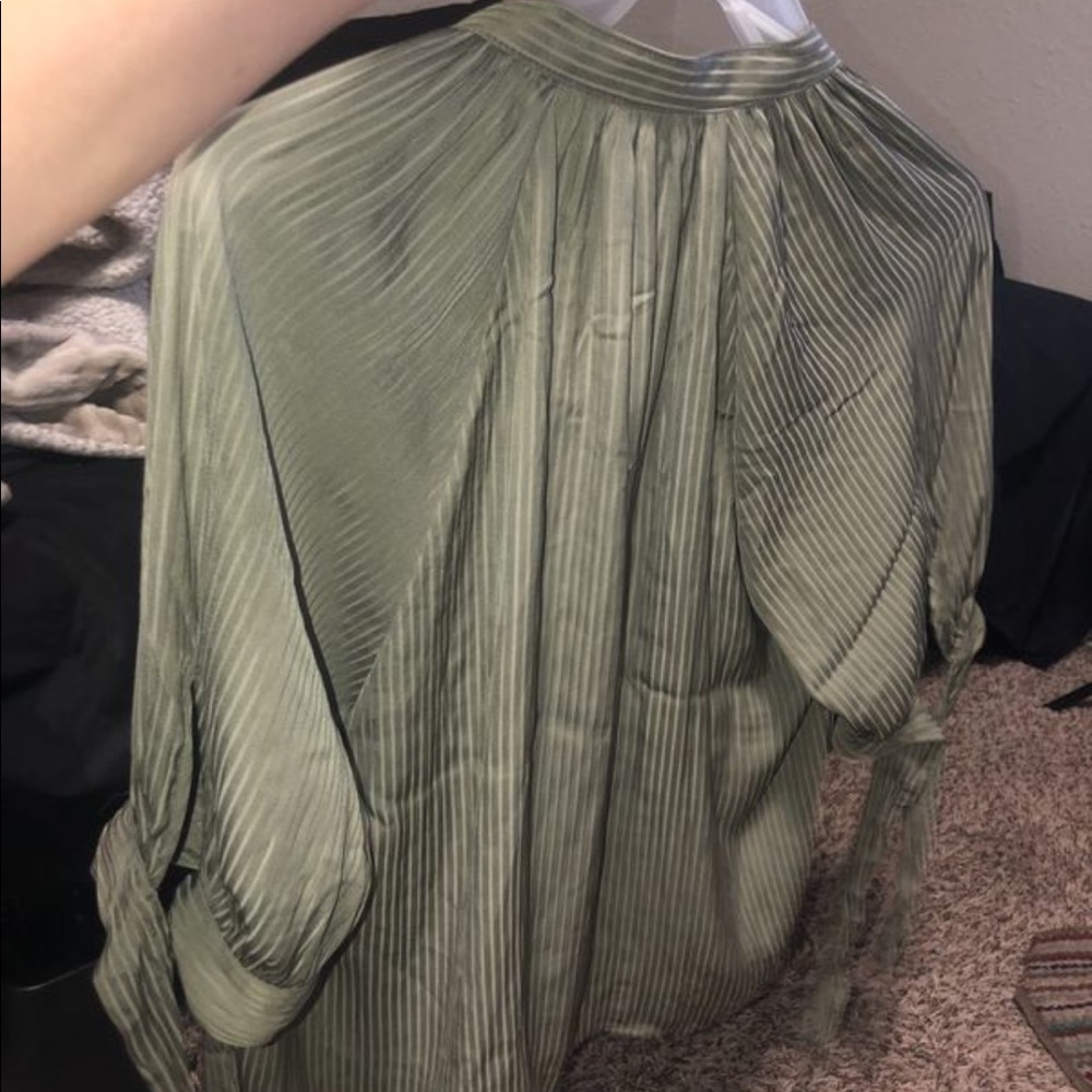 blouse - Picture 3 of 3